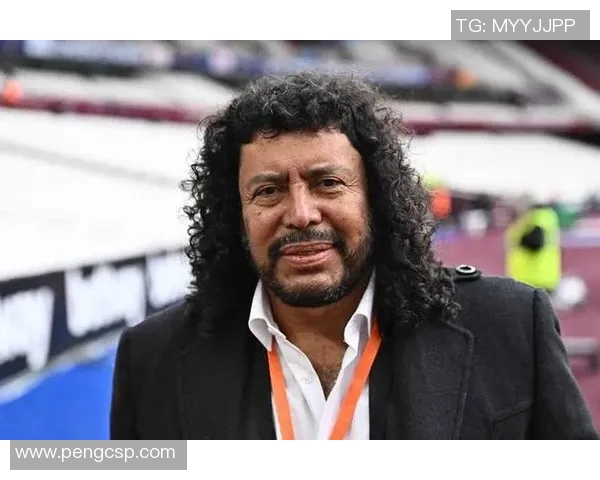 天下足球十大球星盘点：足坛传奇人物的辉煌瞬间与非凡成就