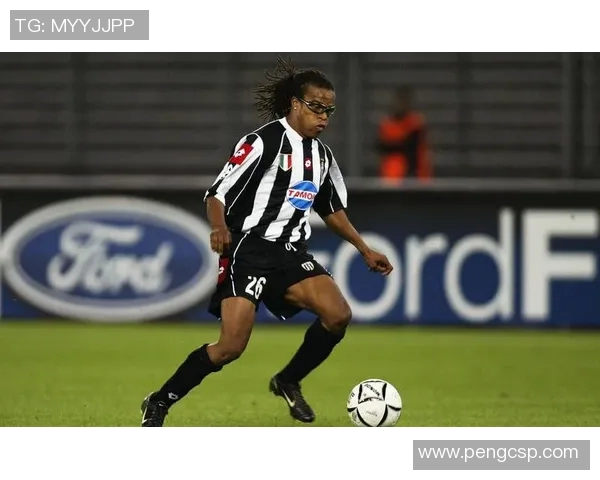 全球足球历史三十位最具影响力球星盘点及其传奇成就分析