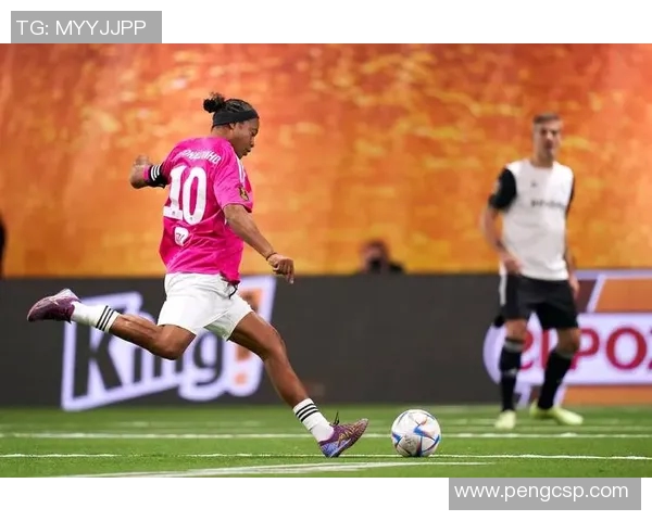 史上最猛足球球星横空出世震撼绿茵引爆全球球迷热血狂欢