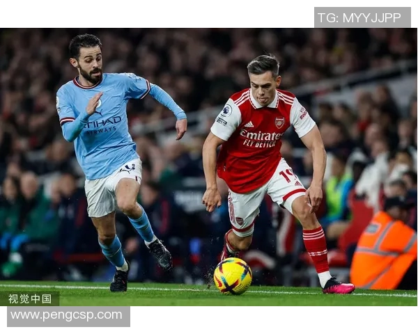 足球巨星与魅力美女共谱梦想篇章引领时尚潮流与球场风采并驾齐驱